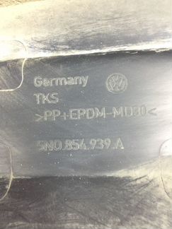 Молдинг двери передний левый нижний Volkswagen