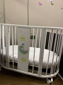 Детская кроватка-трансформер с маятником