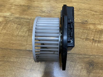 Моторчик (двигатель) печки Mitsubishi Pajero 4