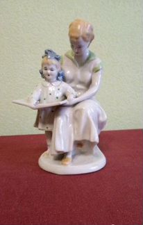 Фарфор СССР Статуэтка Первая книга Полонное отличн