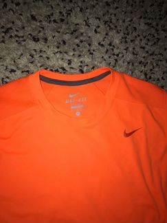 Спортивная футболка Nike