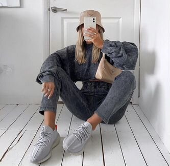 Adidas Yeezy Boost 350v2 Tail Light 7 US