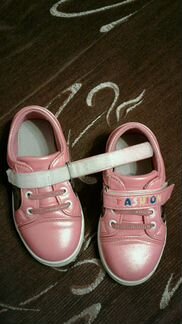 Кроссовки размер 26