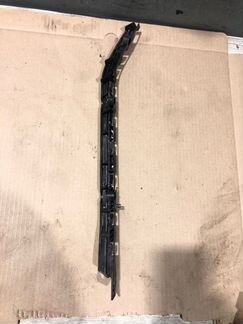 Направляющая бампера задняя правая Mercedes-Benz