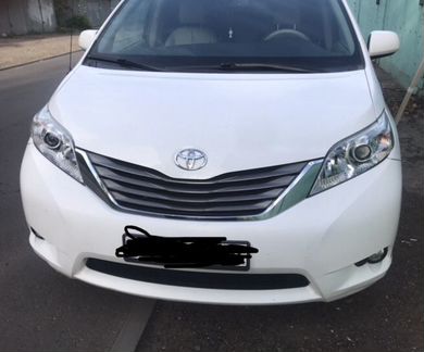 Фары на Toyota Sienna 2011-2019