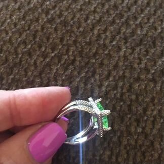 Кольцо с салатовым цирконом