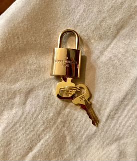 Замок Louis Vuitton для сумки