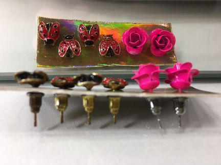 Серьги-гвоздики