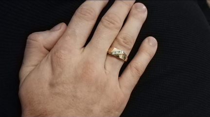 Золотое кольцо с 7 бриллиантами