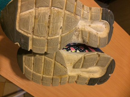 Кроссовки дев, Капика, 25