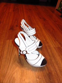 Босоножки Glossi