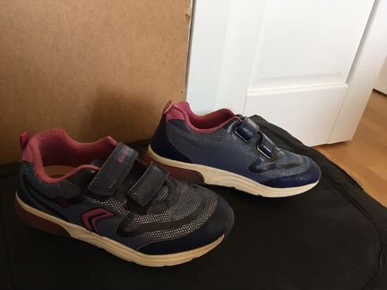 Кроссовки geox размер 33