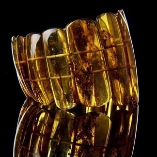 Браслет из янтаря с инклюзами