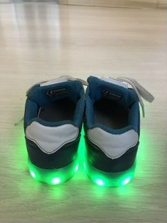 Светящиеся кроссовки geox
