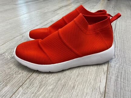 Кроссовки женские