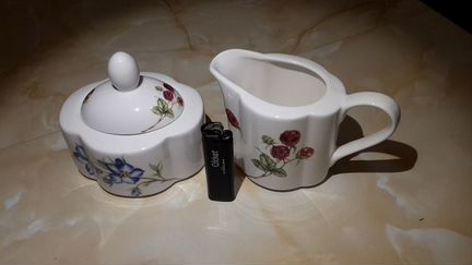 Сахарница и молочник