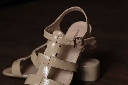 Новые босоножки / сандалии