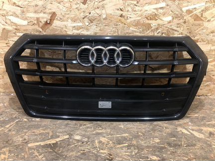 Решетка радиатора Audi Q5 80A чёрная