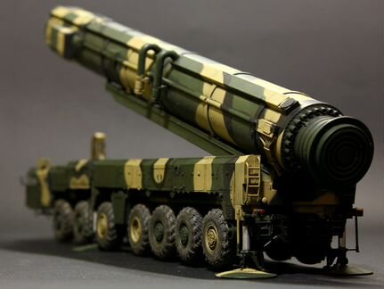 Модель ракетного комплекса Тополь 1/72