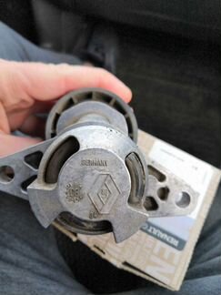 Продам Натяжной Механизм Приводного ремня на Рено