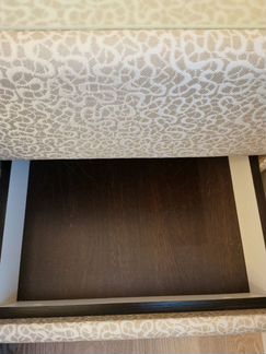 Две прикроватные тумбы