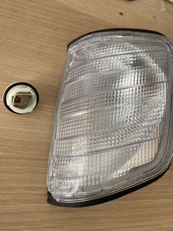 Указатель поворота Мерседес w124 левый новый дефек