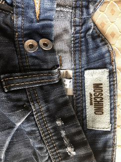 Джинсы Moschino