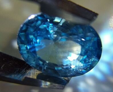 Камбоджийский циркон или старлит 5,18 Cts