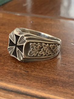 Серебряное кольцо с железным крестом