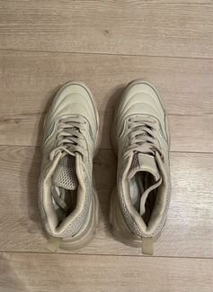 Женские кроссовки