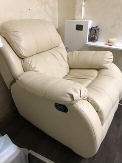 Кожанное кресло