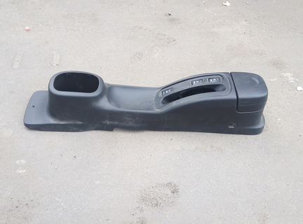 Подлокотник Nissan Micra K12