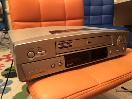 Видеомагнитофон LG Cristal Picture VHS CC290TW на