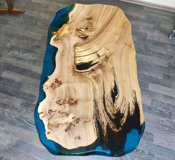 Столик из эпоксидной смолы (вяз)