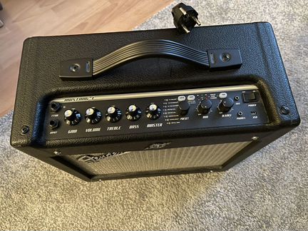 Комбоусилитель Fender Mustang v2