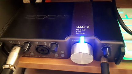 Продам звуковую карту zoom uac 2