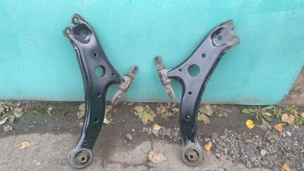 Передний рычаг подвески Toyota Camry 40